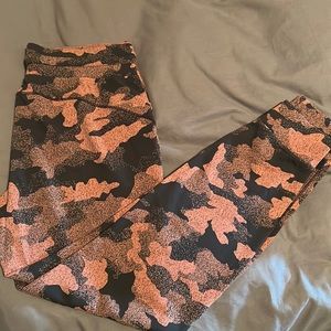 Lululemon Soft Camo Joggers Orange Black Gray Size 8